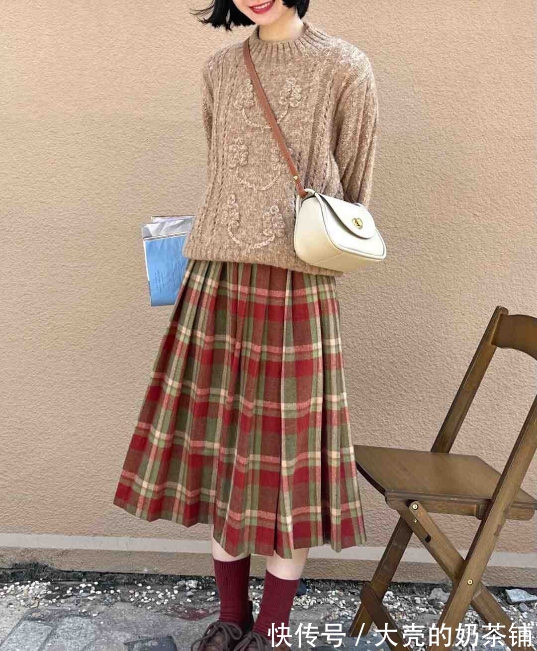 穿衣风格 毛衣+半身裙是真火!今年冬天这样穿,真的美到没朋友