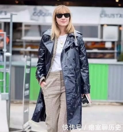 大衣下面搭|真心赶时髦的女人,大衣里面少穿“卫衣”,落伍!看潮人搭配好美