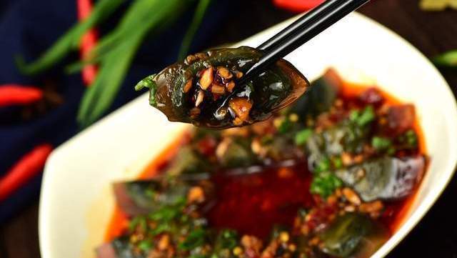 凉拌皮蛋必放的3味调料,少一样都不香,不腥不苦不涩,味错不了