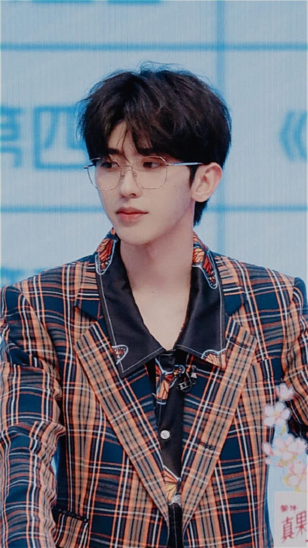 朱正廷 蔡徐坤朱正廷世纪拥抱,王子异小鬼出镜,NINEPERCENT女孩的狂欢