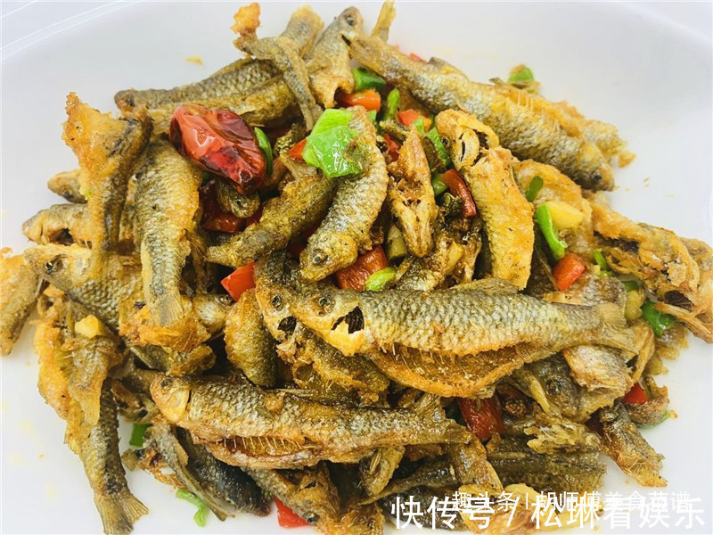 吃肉|小河鱼最好吃的做法，简单美味，下酒又补钙，比吃肉还过瘾！