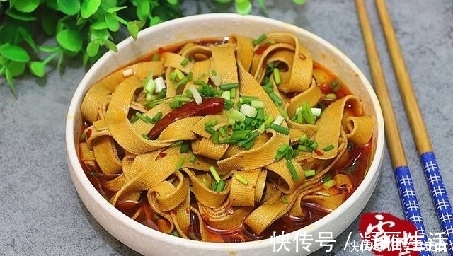 干豆腐别再凉拌了，按张亮的做法，上桌就被清盘，真好吃