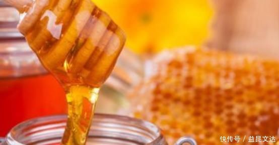 女人过了45岁,多吃三种碱性食物,补充雌激素,60岁也不显老