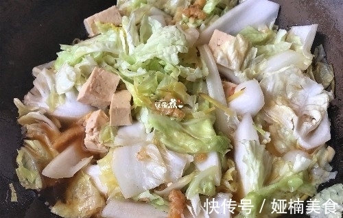 俗话说白菜豆腐保平安,两种健康食材,用此做法最好吃