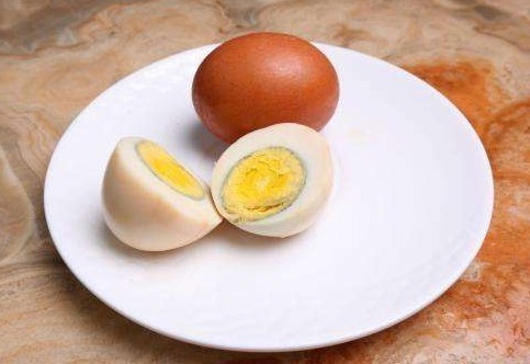 鸡蛋壳|鸡蛋“如此”煮,简直是吃“毒”,营养全无,很多人还痴痴不了解