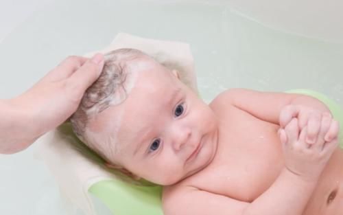 家长|夏季给宝宝洗澡，“消暑”又卫生，可有些“情况”不适合碰水