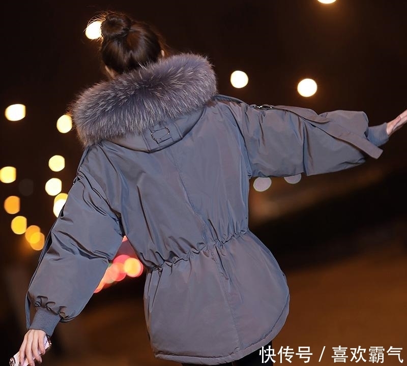 建议大家:羽绒服就买下面这颜色的,保暖还显年轻,几年不过时