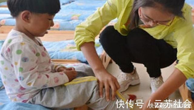 很无奈|刚给女儿买的鞋就被穿别人脚上了,家长的话让幼师辞职,很无奈