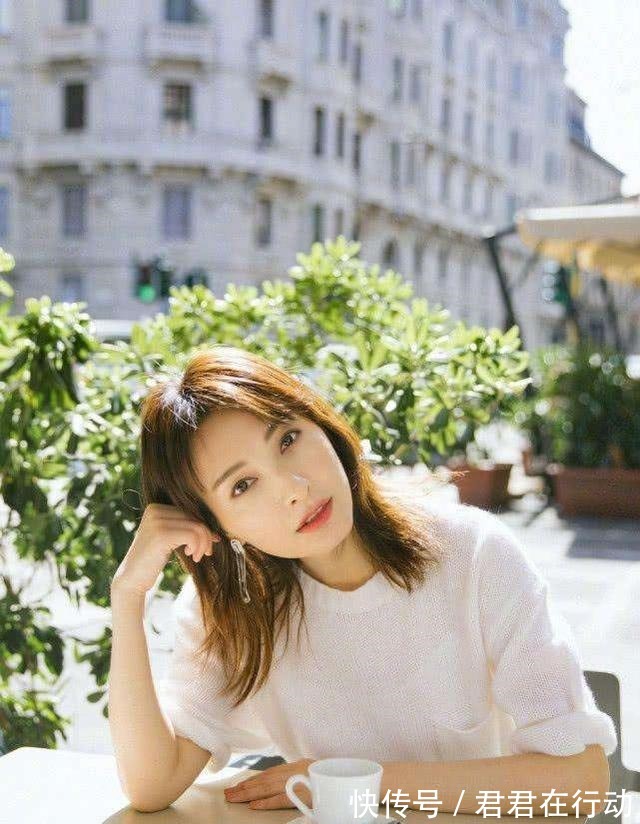 湖南卫视|吴昕真的帅爆了!墨镜加露脐装,确定还是当年的小粗腿!