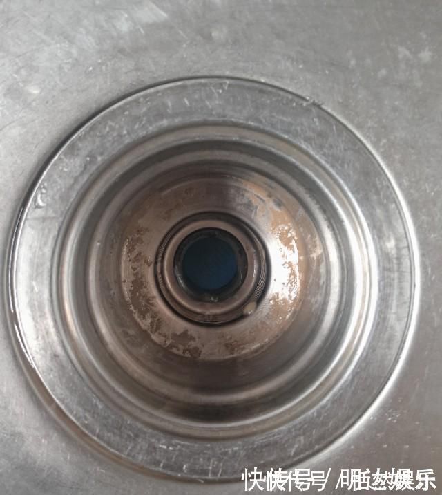 厨房|废旧牙刷剪短一半,放在厨房特别实用,一年能省几百元,涨知识了