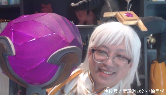 COS|炉石新卡:全职骑新添重要传说大哥,狗贼叔叔COS女装来庆祝