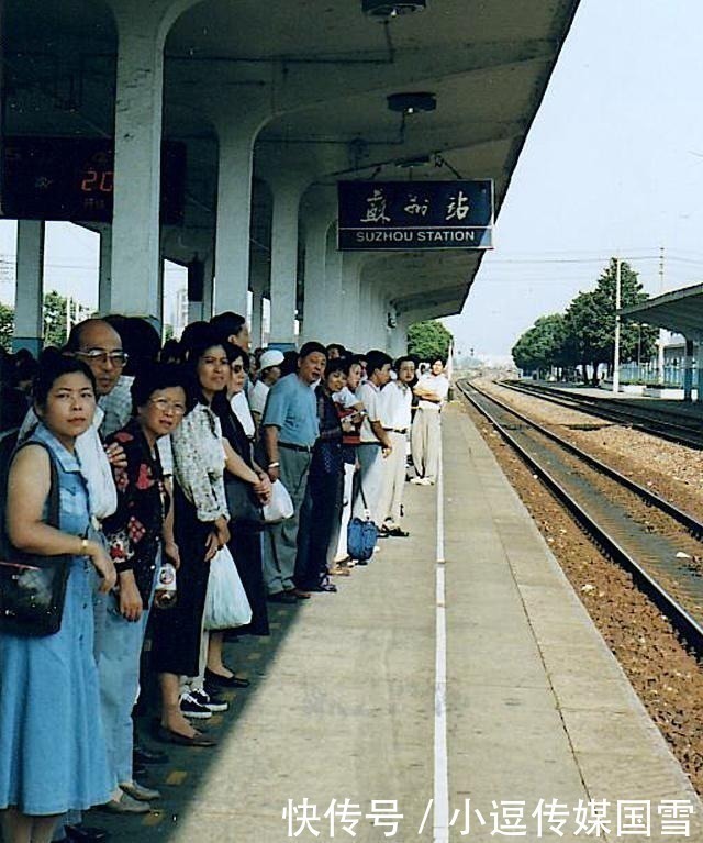 市井|外国游客街拍集锦，二十年前的市井生活，几代人难忘的记忆