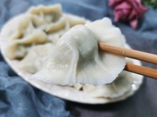 调饺子馅时,切记这2个要点,很多人不知道,难怪饺子不鲜也不香