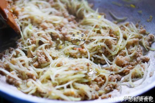 冬天这菜要多吃,钙是鸡蛋的9倍,却只要5毛一斤,包成饺子特香