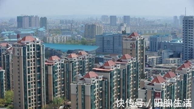 新房|买房是选“老破小”还是“郊区新盘”内行人给出答案，幸好做对