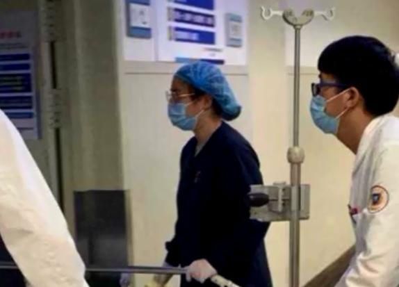 体重不过百竟然还要抽脂！20岁女子术后只能躺着靠呼吸机维持呼吸