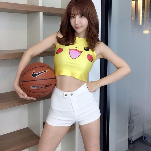 健身房|健身美女，身材线条堪称完美，被称之为“宅男女神”