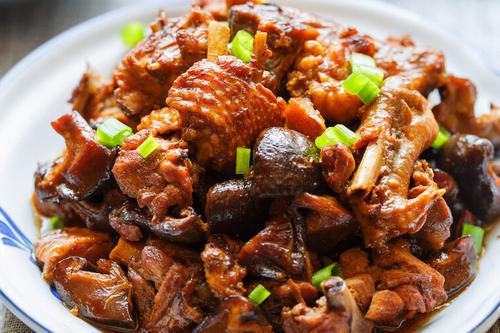 炖鸡肉,最忌直接下锅炖,多做这2步,鸡肉鲜嫩又入味,还不会腥