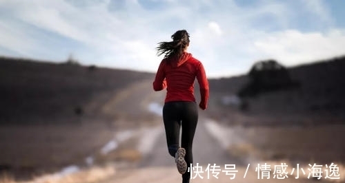 膝关节|男子月跑300公里受伤,医生:不能再跑了,膝盖磨成60岁了!