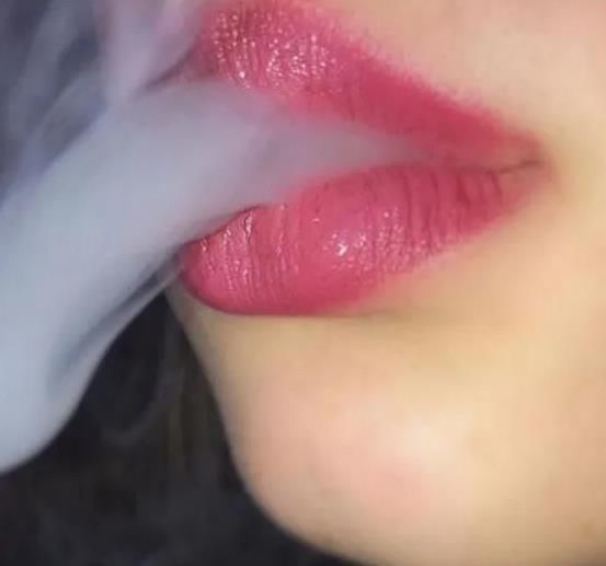 男生|女生嘴唇上有这“3个特征”,在男生眼中最美,笑起来都倾国倾城