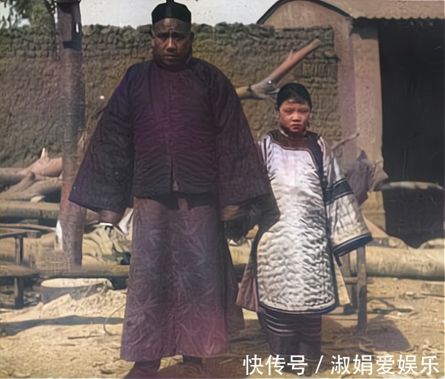 清末 清末老照片 16岁的小妾 择吉日裹足 木箱中的女子生无可恋慈禧 三寸金莲 老照片 历史秘闻 看点历史网