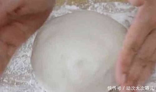 糯米粉百吃不厌的做法,开水一烫,大刀一挥,香甜酥脆,做法简单