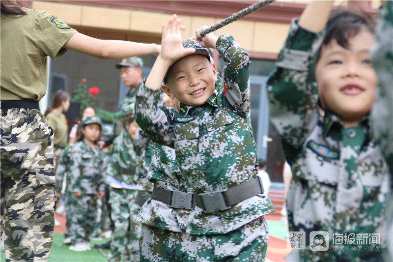 幼儿们|莱州塔埠双育幼儿园举行“迷彩萌娃 童心向军”结营仪式