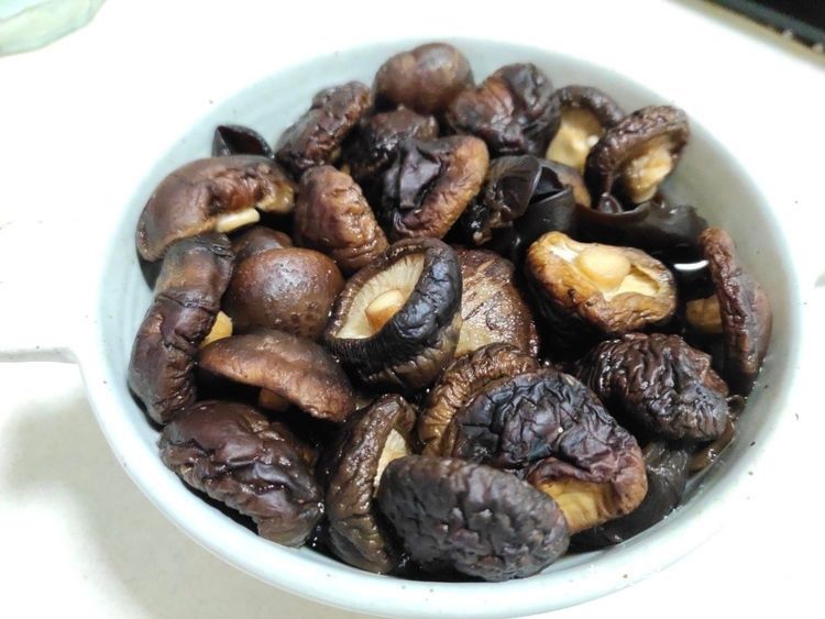 香菇青菜包好吃有诀窍,低脂低热量,翠绿鲜嫩,一次做20个不够吃