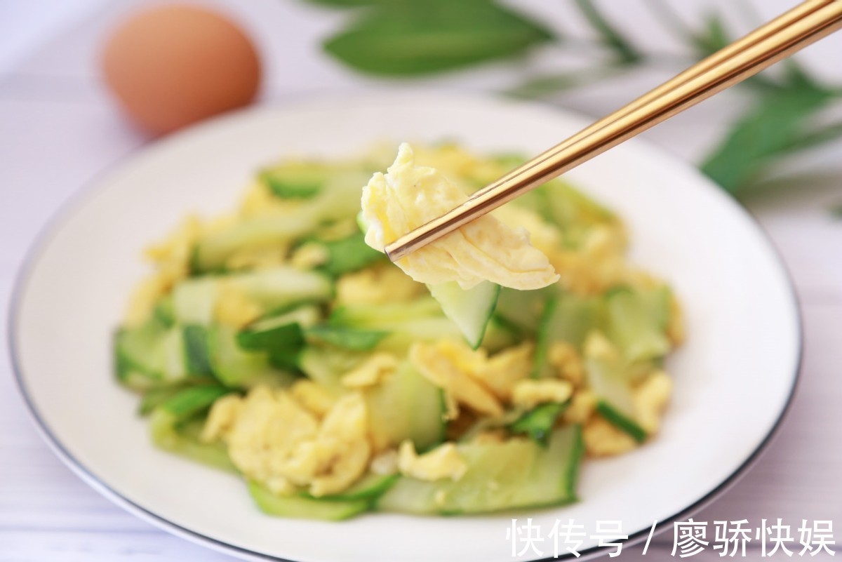 抢手菜|清爽解腻的黄瓜炒鸡蛋，做法简单，10分钟就搞定，开胃又下饭