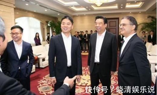 买房|当年刘强东承诺001号快递小哥,干满5年就买房,最后他做到了吗?