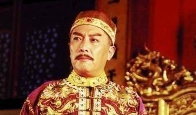 红楼梦!清朝显赫的家族,被康熙吃垮了,却成就了此人文学巨匠的地位。