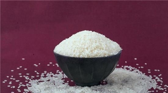 大米生虫不能晒,米店老板教我一招,大米放一年都不生虫