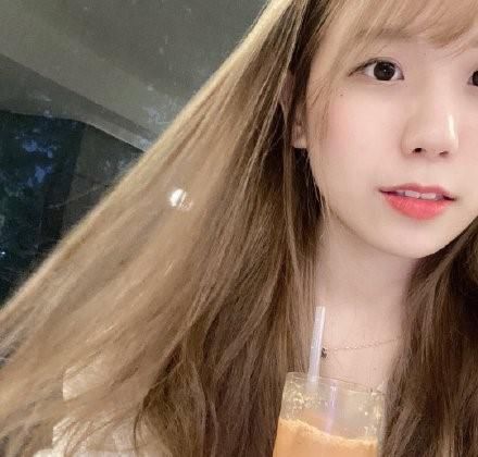 爱情|事业爱情双丰收？S10四强确定后，LCK女主持和阿P被拍到了