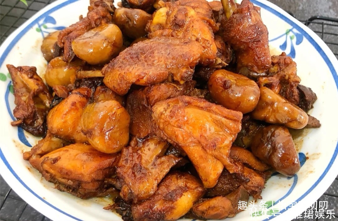 5分钟教会你做板栗炖鸡,板栗绵软粉糯,好吃又下饭