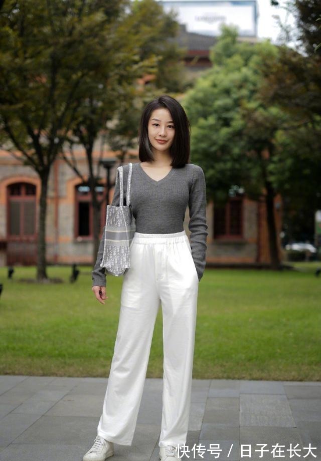 小白靴 别穿打底裤了，当下流行这条“豆腐裤”，时髦还不易撞裤，很实用！