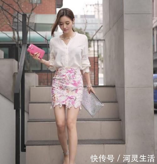 穿搭|美女穿搭：紧身裙展现出知性的一面，无法抗拒其美感