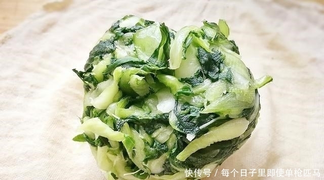 腌现|小雪后，腌“寒菜”用此菜正合适，现腌现吃，隔三差五做也吃不烦
