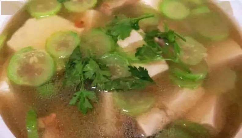 天一冷,家人就馋这道汤,简单又营养,一周吃三次,雷打不动