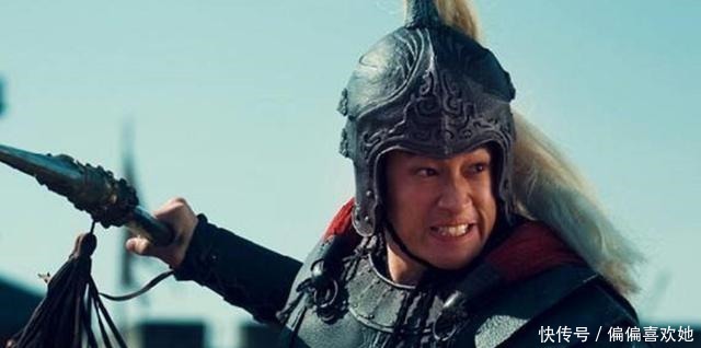 犹豫|曹操犹豫是否处死吕布时,身旁明明站着郭嘉,为何偏要问刘备