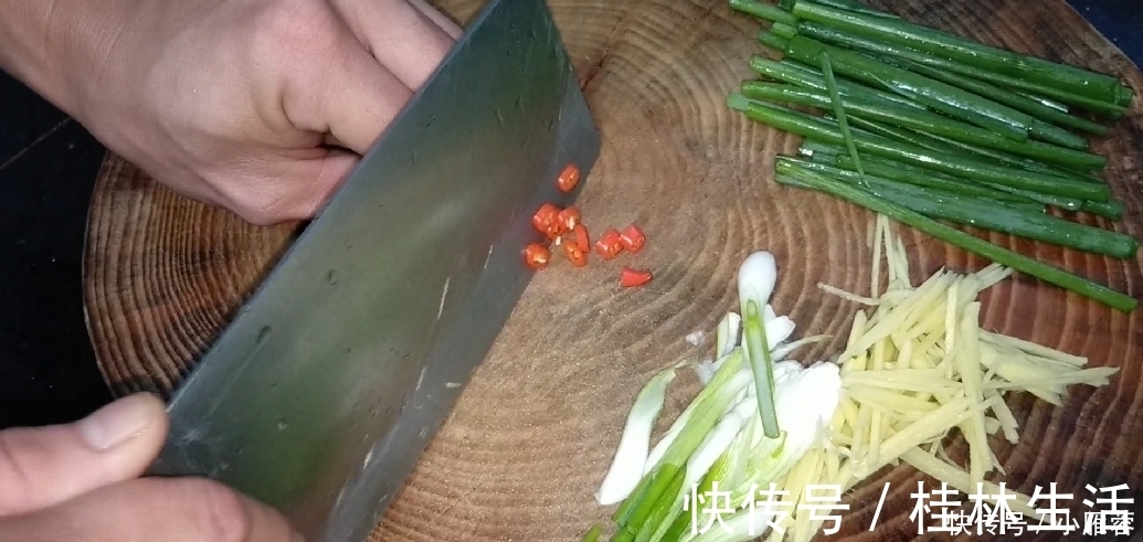 漂亮|爱吃鱼的收藏喽，学会鱼肉一个特色做法，简单美味，出锅太漂亮了