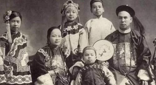 妾室|新中国成立后,婚姻实行一夫一妻制,那些漂亮的姨太太怎么处理?