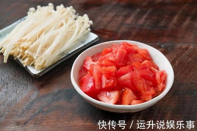 开胃|天冷了要多吃金针菇，教你饭店秘制做法。酸辣开胃，家人抢着吃