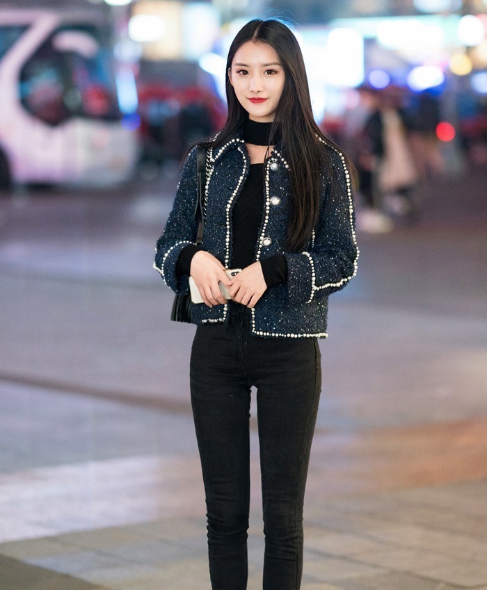 苗条 五官精致略施粉黛的小姐姐,身材苗条肌肤白皙,怎么看都很美