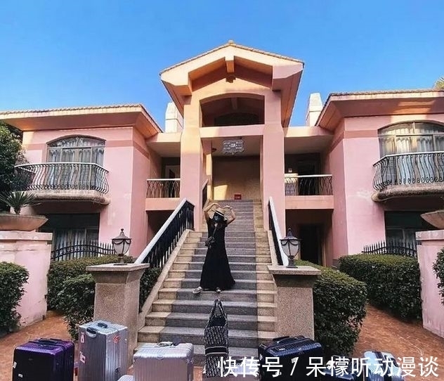 黄圣依晒家中洗盘子，自爆在家就是做饭洗衣拖地，钱也不归自己管