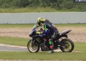 赛车手|王一博事件反转自己失误导致摔车，职业赛车手人设引质疑