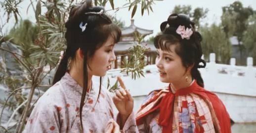 红楼梦薛宝钗人见人爱,为何贾母却不喜欢她