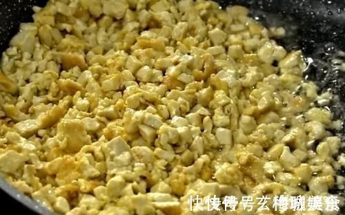 馅料|秋天，南瓜红薯靠边站，用此菜烙馅饼最香，5毛钱一斤，别不懂吃