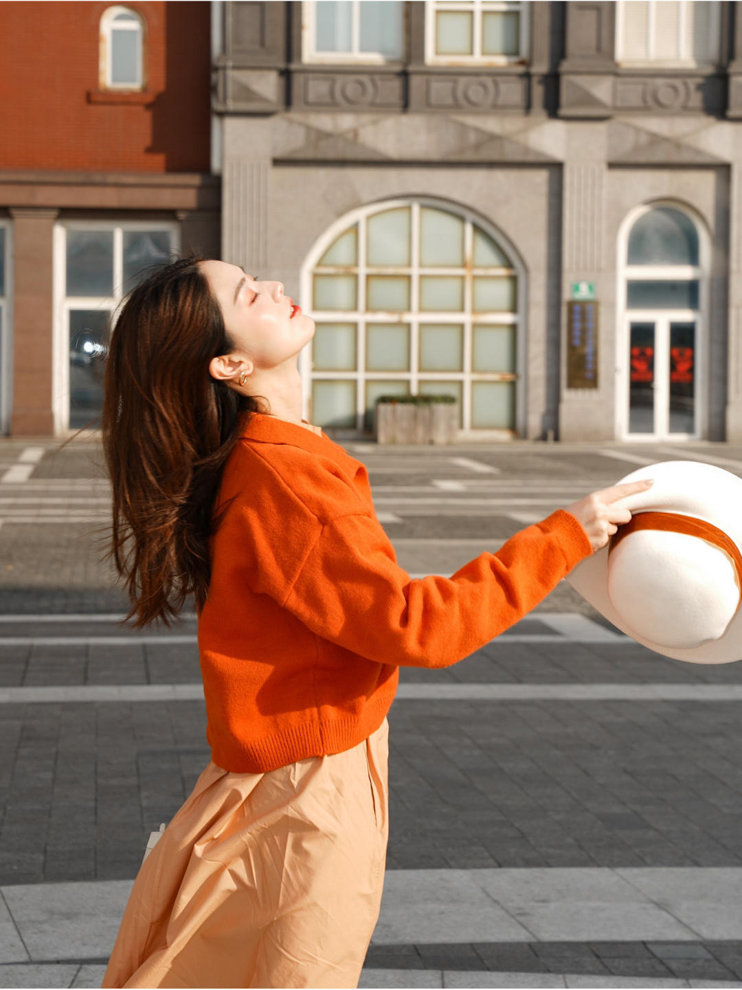半身裙 怎么穿出毛衣的精髓?看看这些搭配造型,简约日常又显气质