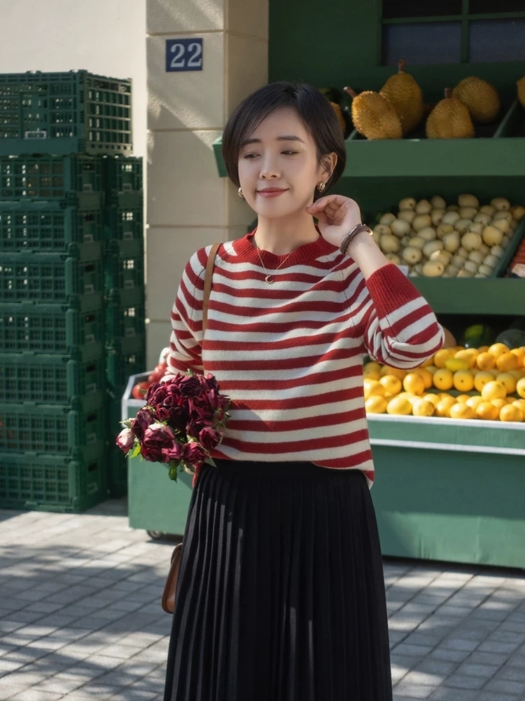 羽绒服|冬天想要穿出气质感,选对内搭很重要,这些单品日常简约又不挑人