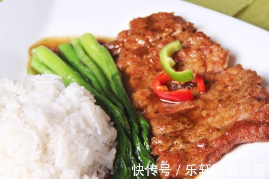 快手|做一道快手美食,茄汁猪扒饭制作起来很简单,材料也很少